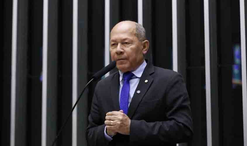 Projeto torna obrigatória presença de intérpretes de Libras em comícios 