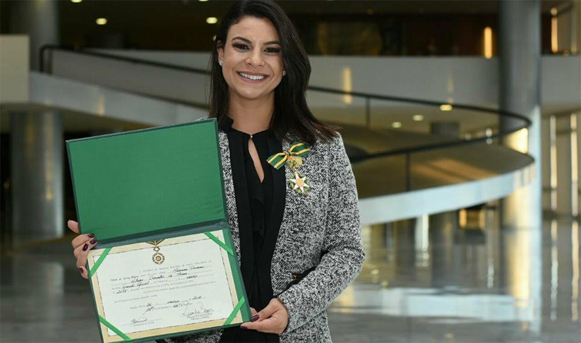 Deputada Mariana Carvalho recebe Ordem do Mérito Médico