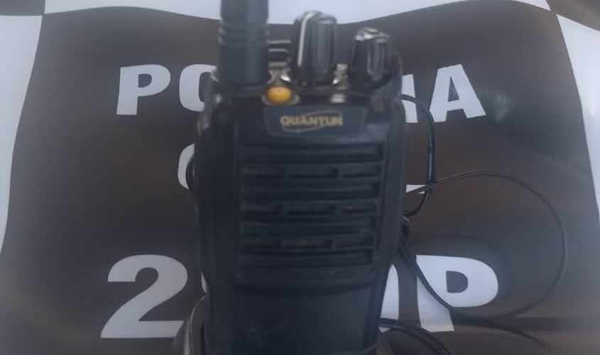 Polícia civil prende suspeito de roubo de veículo portando rádio na frequência da PM