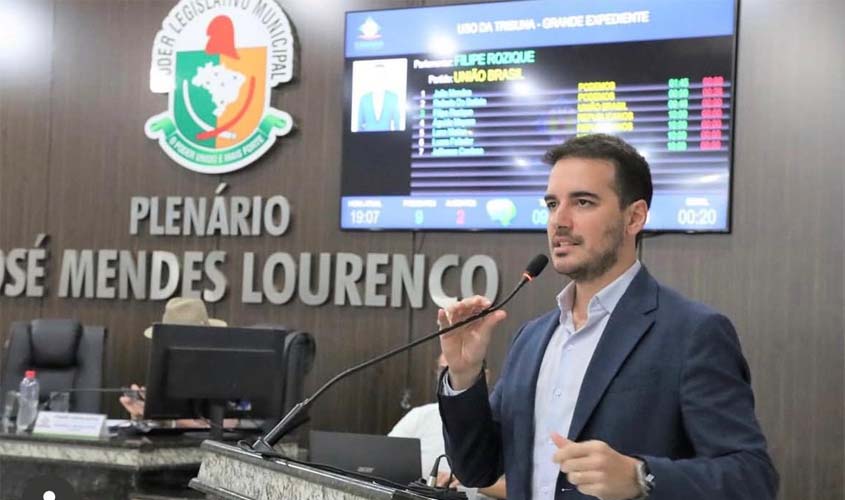 Felipe Rosique enfrenta aperto partidário e pressão por obra na Câmara