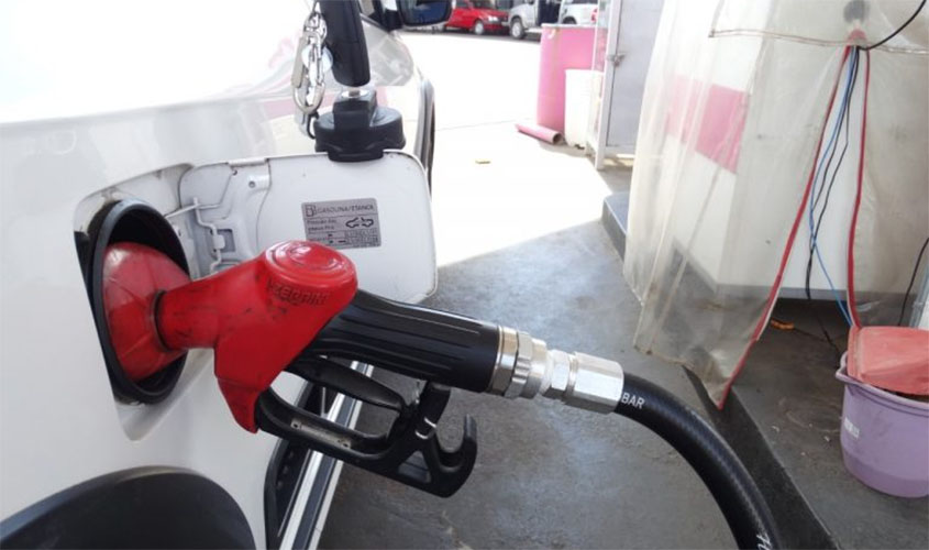 Preço da gasolina cai 20% na Capital após operação do Procon