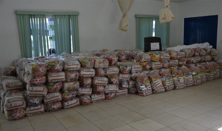Prefeitura inicia a entrega de 1.110 kits alimentação para famílias inseridas no CadÚnico