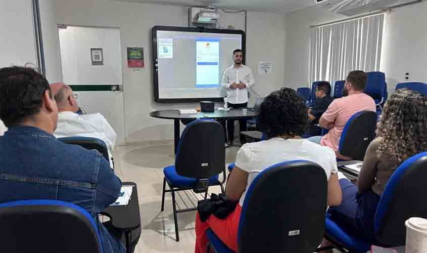 Agentes de trânsito participam de capacitação para novo sistema de talonário eletrônico, em Porto Velho