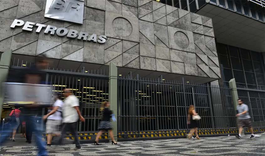 Petrobras reajusta gasolina para distribuidoras