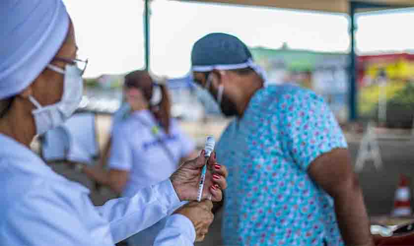 Município começa vacinar pessoas sem comorbidades a partir de 46 anos 