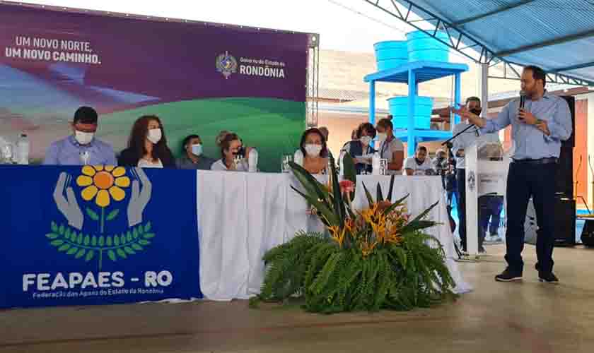 Presidente Alex Redano prestigia entrega de veículos para as Apaes de Rondônia