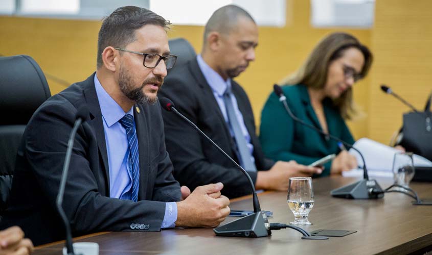 Deputado Anderson Pereira indica necessidade da continuação do pagamento do auxilio-covid aos profissionais da segurança pública e saúde