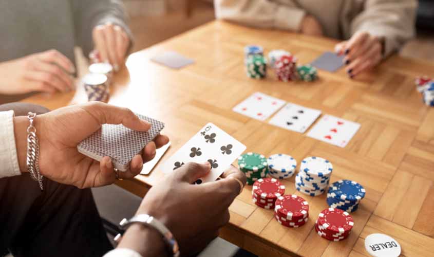 Como jogar poker online? - Guia com 7 diferentes ações!