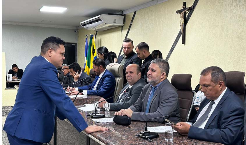 Vereadores aprovam LDO 2024 depois de reunião com prefeito Hildon Chaves