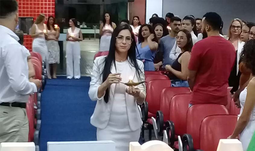 UNINASSAU realiza tradicional Cerimônia de Passagem da Lâmpada 