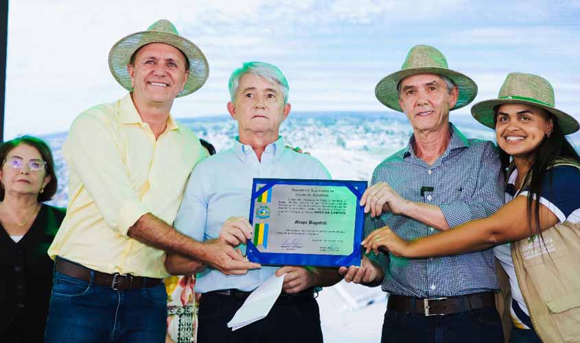 Deputado Luizinho participa da entrega de Votos de Louvor para o Grupo Bagattoli, em Vilhena