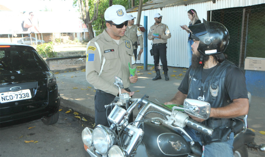 Prefeitura promove blitz educativa para orientar motociclistas