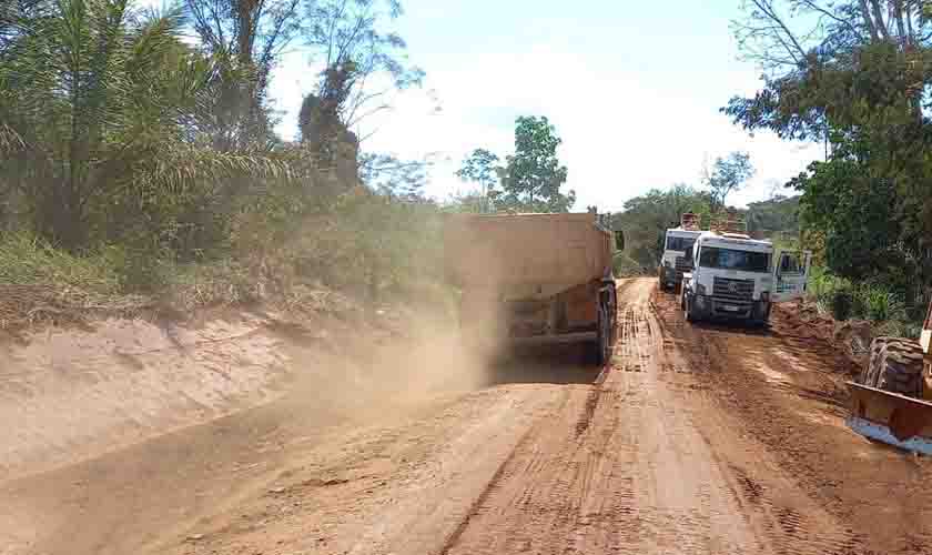 Rodovia 010 recebe manutenção em 39 quilômetros que dá acesso ao distrito de Tarilândia, em Jaru