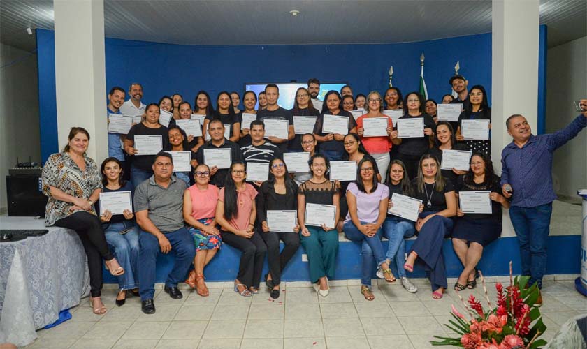 Semed realiza formatura do curso básico de Libras para profissionais da Saúde