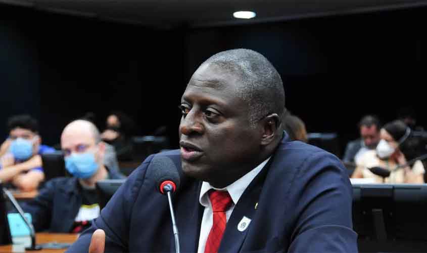 Hélio Lopes e o MST (Movimento dos Sem Trump) na porta do STF