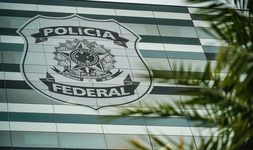 Flávio Bolsonaro contesta acusação de calúnia contra Lula
