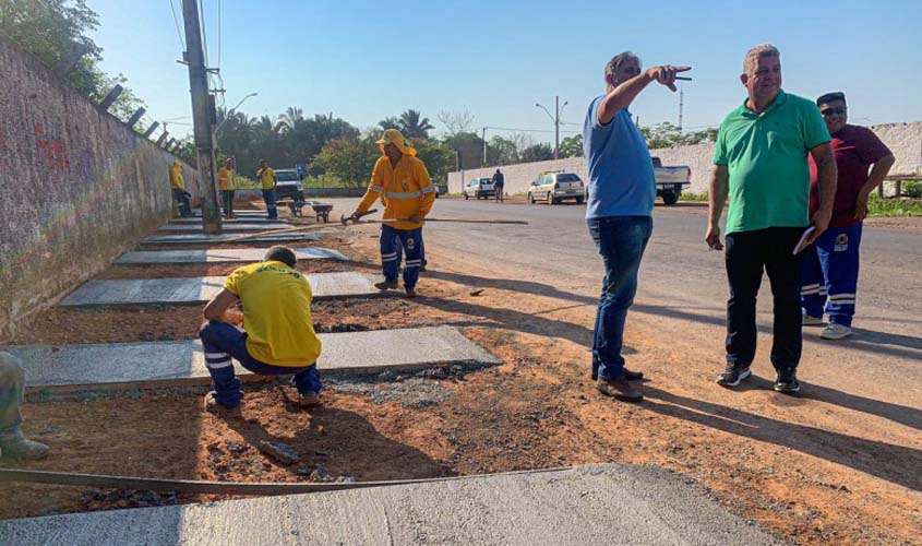 Prefeitura executa restauração de calçadas na avenida Jorge Teixeira e estrada do Belmont