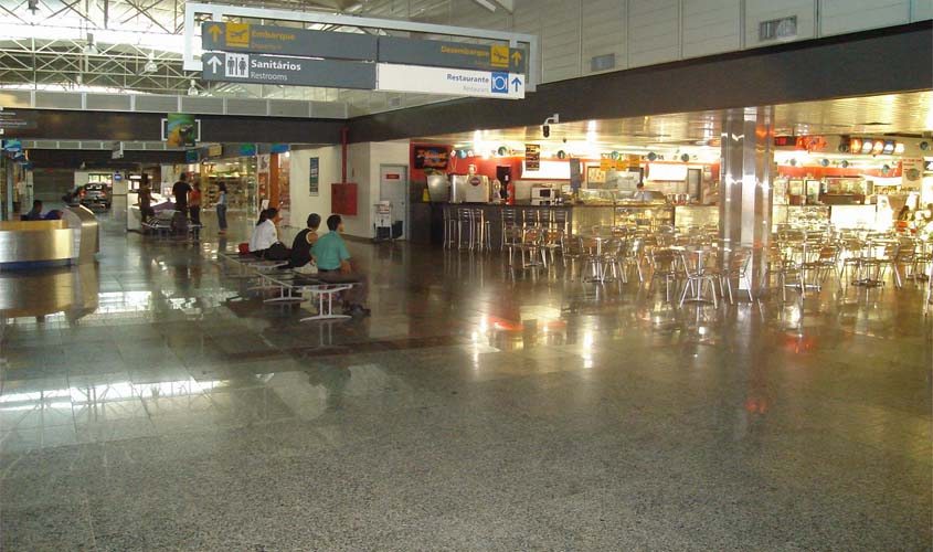 Deviam fechar nosso aeroporto