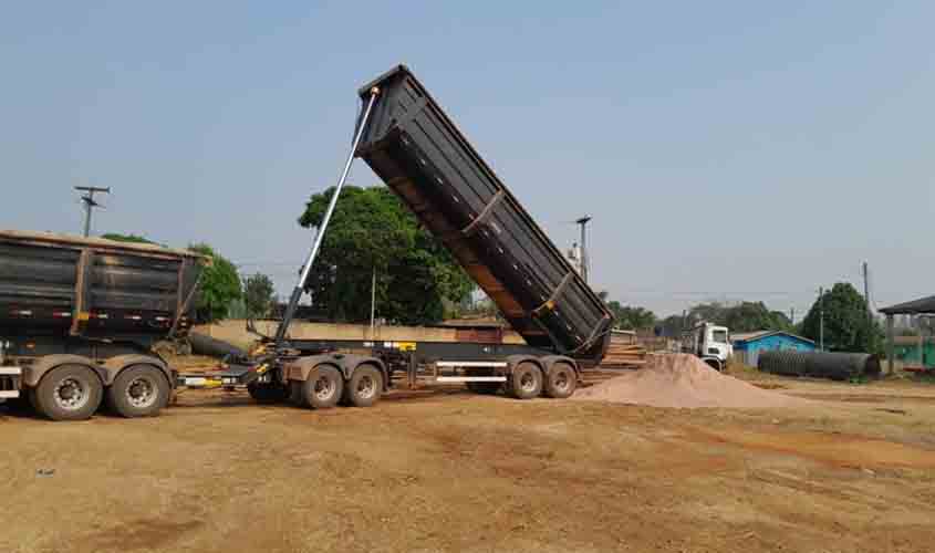 Governo de RO entrega 184 toneladas de calcário aos produtores do Vale do Paraíso