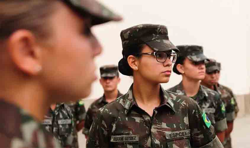 Mulheres poderão se alistar no serviço militar aos 18 anos