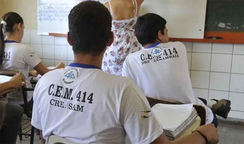Estudantes do ensino integral têm notas maiores no Enem, diz estudo