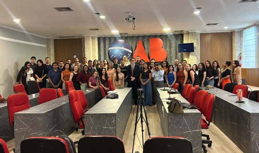 OAB-RO debate desafios do mercado jurídico em reunião universitária