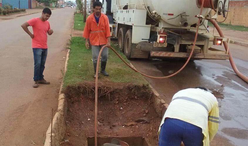 Semusb desobstrui drenagens e constroi caixas coletoras