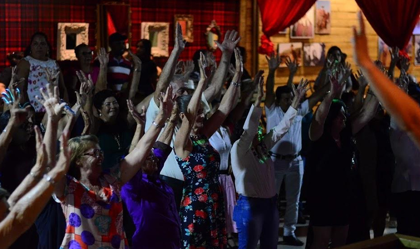 Festa da terceira idade em casa noturna dá show de animação em evento da Semas