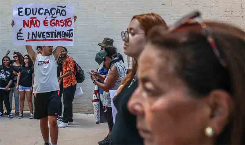 Servidores públicos defendem melhores salários e condições de trabalho