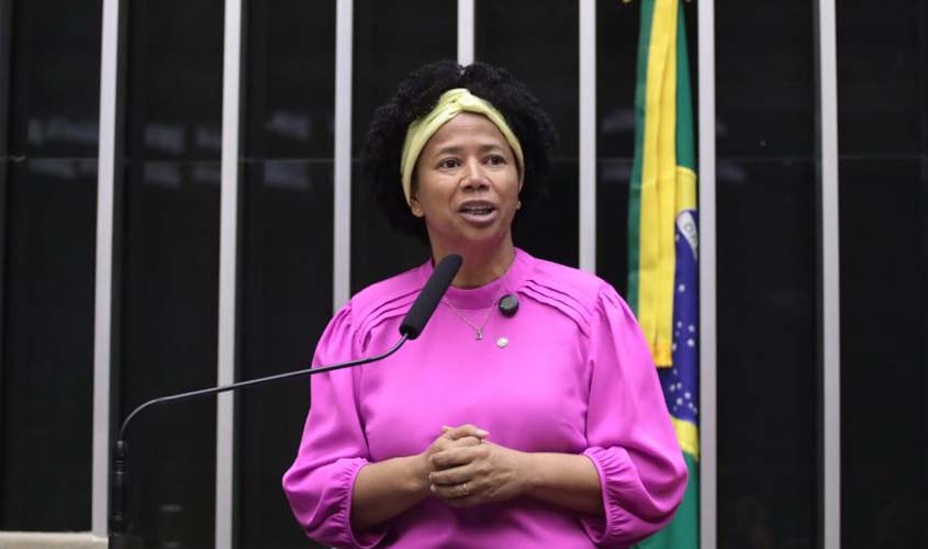 Silvia Cristina garante testes genéticos para prevenir câncer