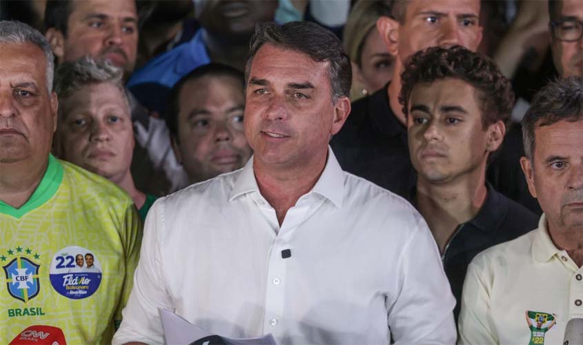 Em carta golpista, Flávio agradece Milei e Trump por apoio para fuga