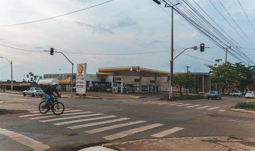 Porto Velho instala semáforo para reduzir acidentes na Mamoré