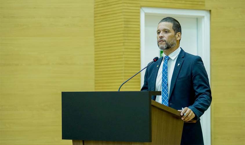 Delegado Camargo critica regras para redes sociais e cita Flávio Bolsonaro