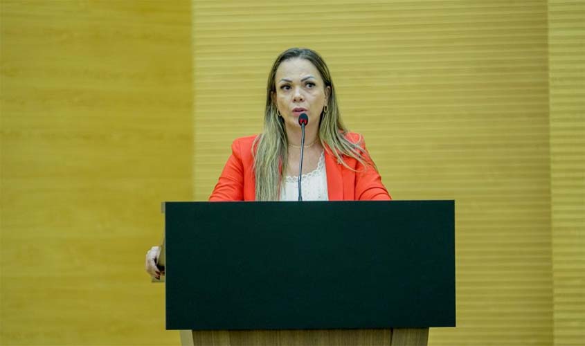 Cláudia de Jesus repudia perseguição política em Rondônia