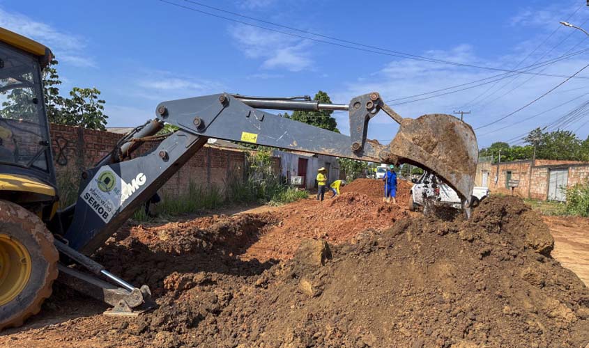 Prefeito acompanha obras de drenagem e pavimentação em Porto Velho