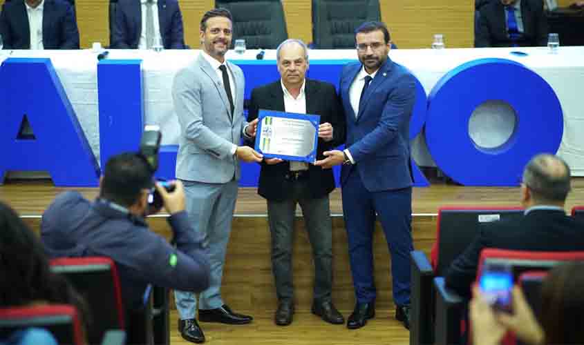 Assembleia entrega título honorífico à direção da Polícia Civil e homenageia Acadepol