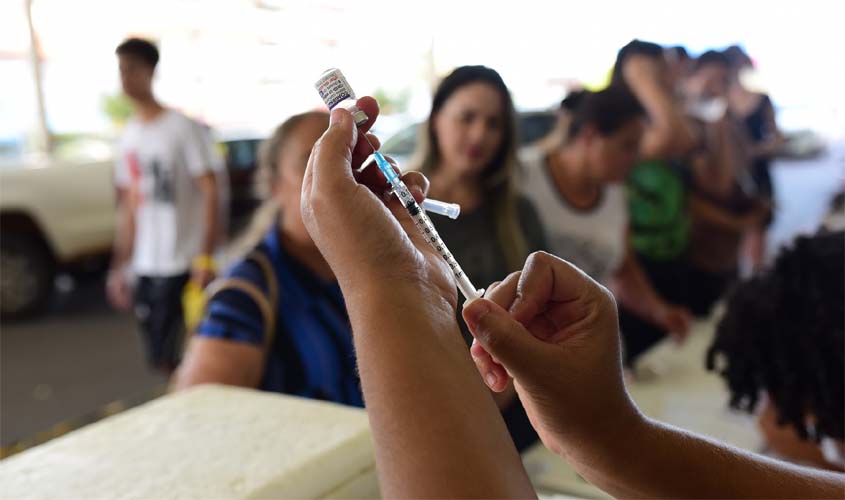Vacinação contra a Covid e Influenza acontece no Irmãos Gonçalves