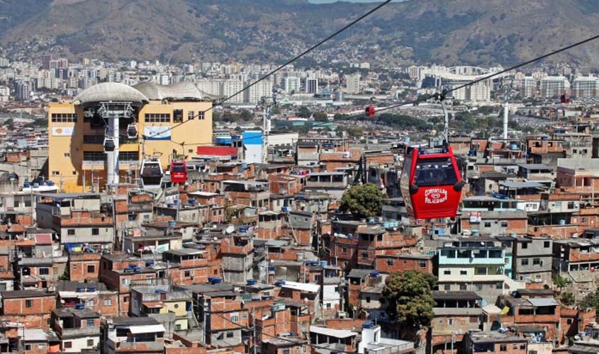 Polícia faz reprodução simulada de morte em delegacia do Complexo do Alemão