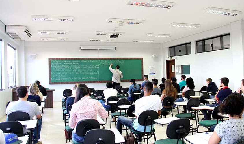 Professor da UNIR seleciona bolsista para pesquisa em jornalismo e MMA