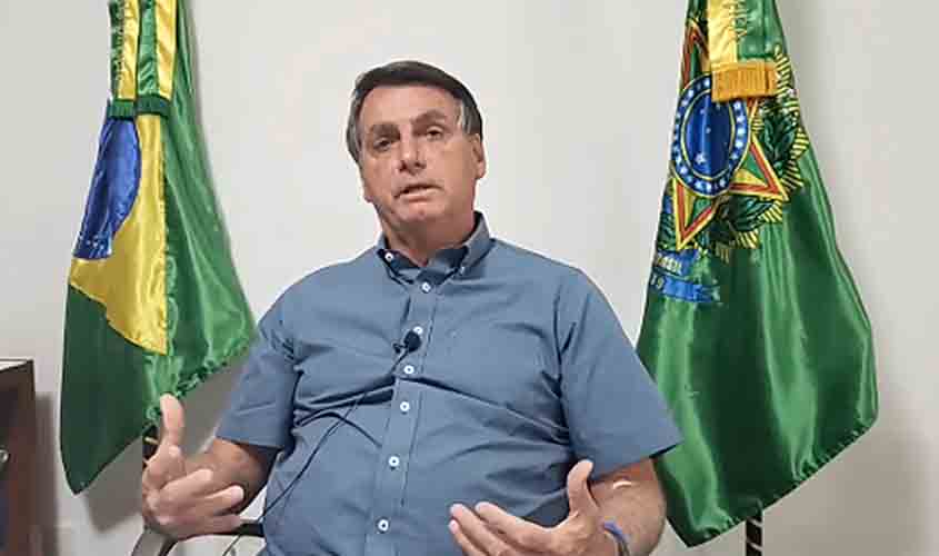 No 3° pior dia da pandemia no Brasil, Bolsonaro pede que torcedores voltem aos estádios e morram