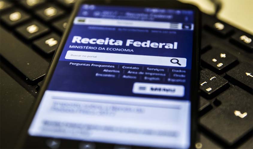 Receita paga hoje lote residual de restituição do IRPF