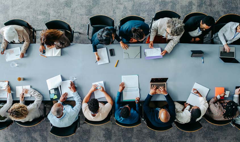 Ex-estatal indenizará gerentes ofendidos em reunião sindical