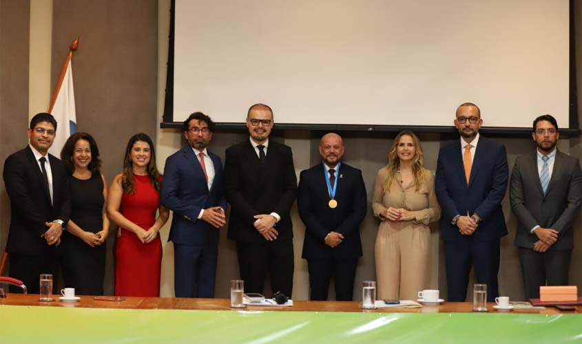 OAB Rondônia entrega medalha a Héverton Aguiar em cerimônia