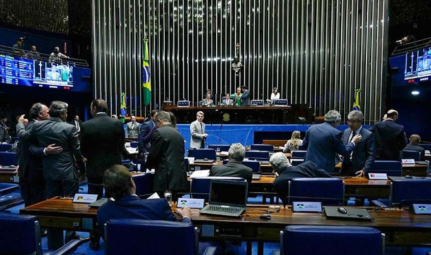 Senado aprova urgência para projeto que isenta diesel de PIS/Cofins