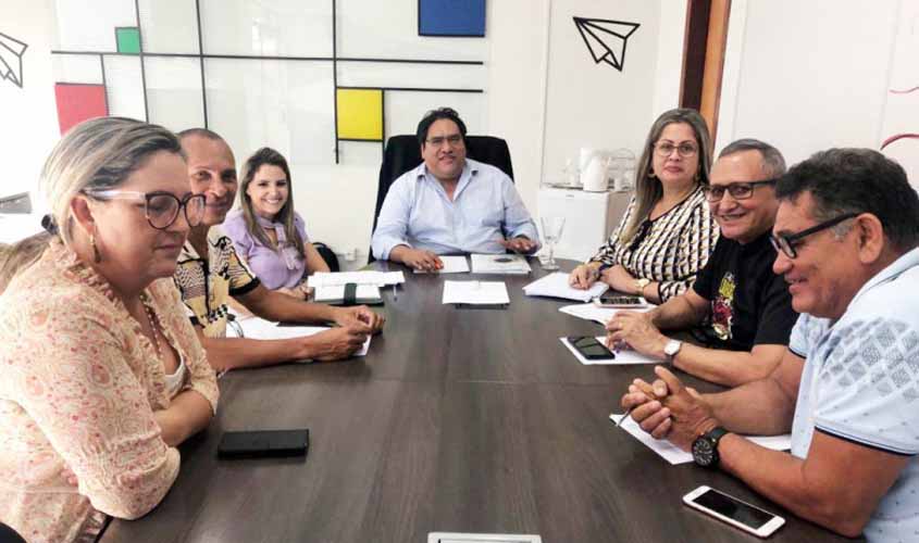 Conselho Municipal de Fiscalização do Fundeb se reúne com equipe da Semed