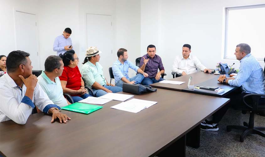 Alex Silva marca reunião para resolver demandas de bairros da capital