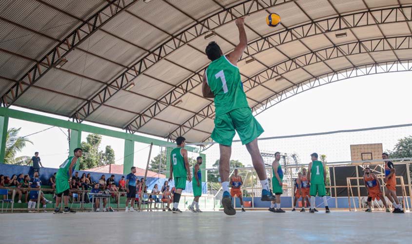 Quatro times de voleibol disputam os jogos ontem (28), no 29° Interdistrital de Esportes
