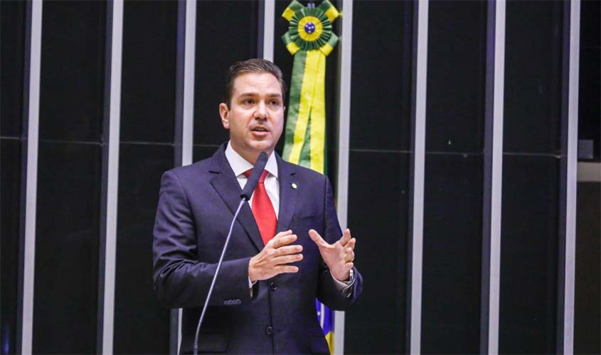 Deputado federal Eduardo Bismarck apresenta proposições para melhoria do FIES