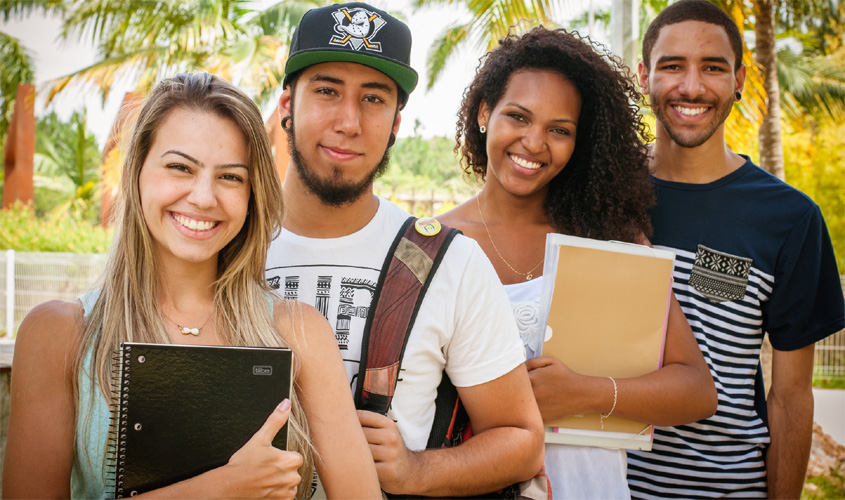 Publicado decreto que reserva 30% de vagas de estágio para negros