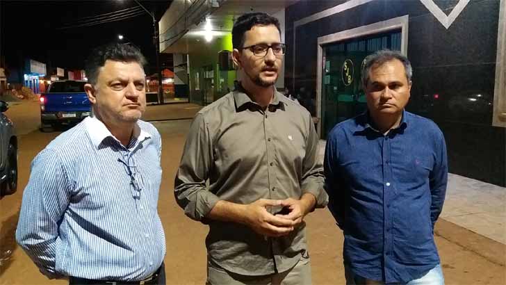 Anderson Pereira entrega iluminação pública em Itapuã do Oeste